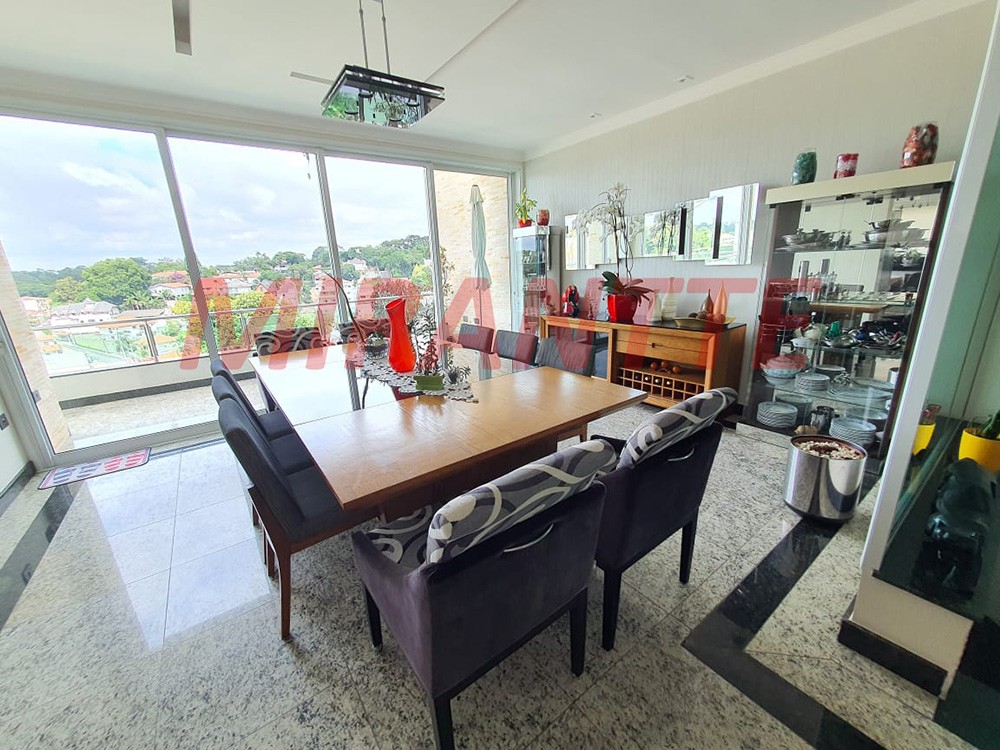 Sobrado de 600m² com 4 quartos em Horto Florestal