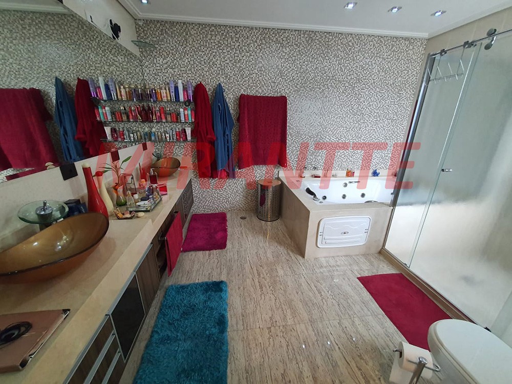 Sobrado de 600m² com 4 quartos em Horto Florestal