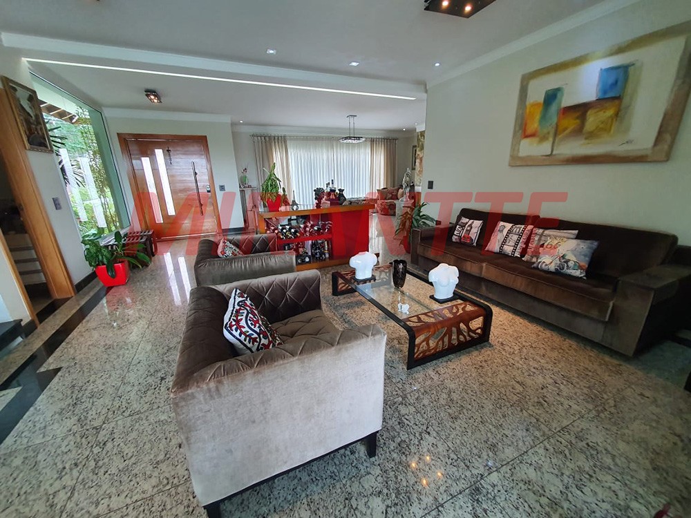 Sobrado de 600m² com 4 quartos em Horto Florestal