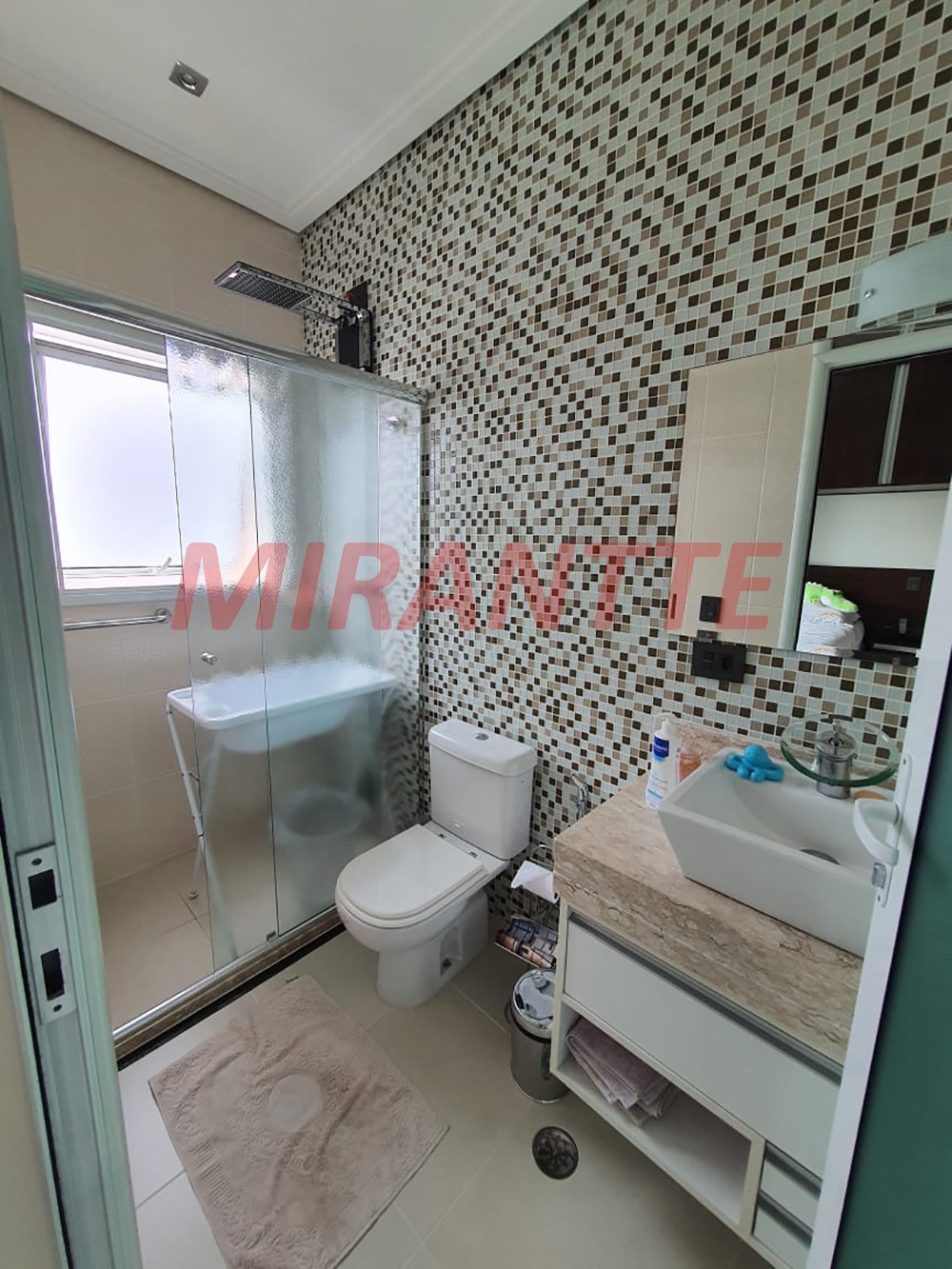 Sobrado de 600m² com 4 quartos em Horto Florestal