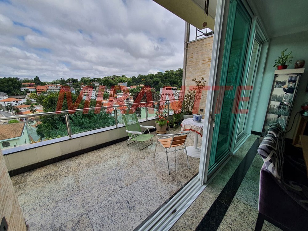 Sobrado de 600m² com 4 quartos em Horto Florestal