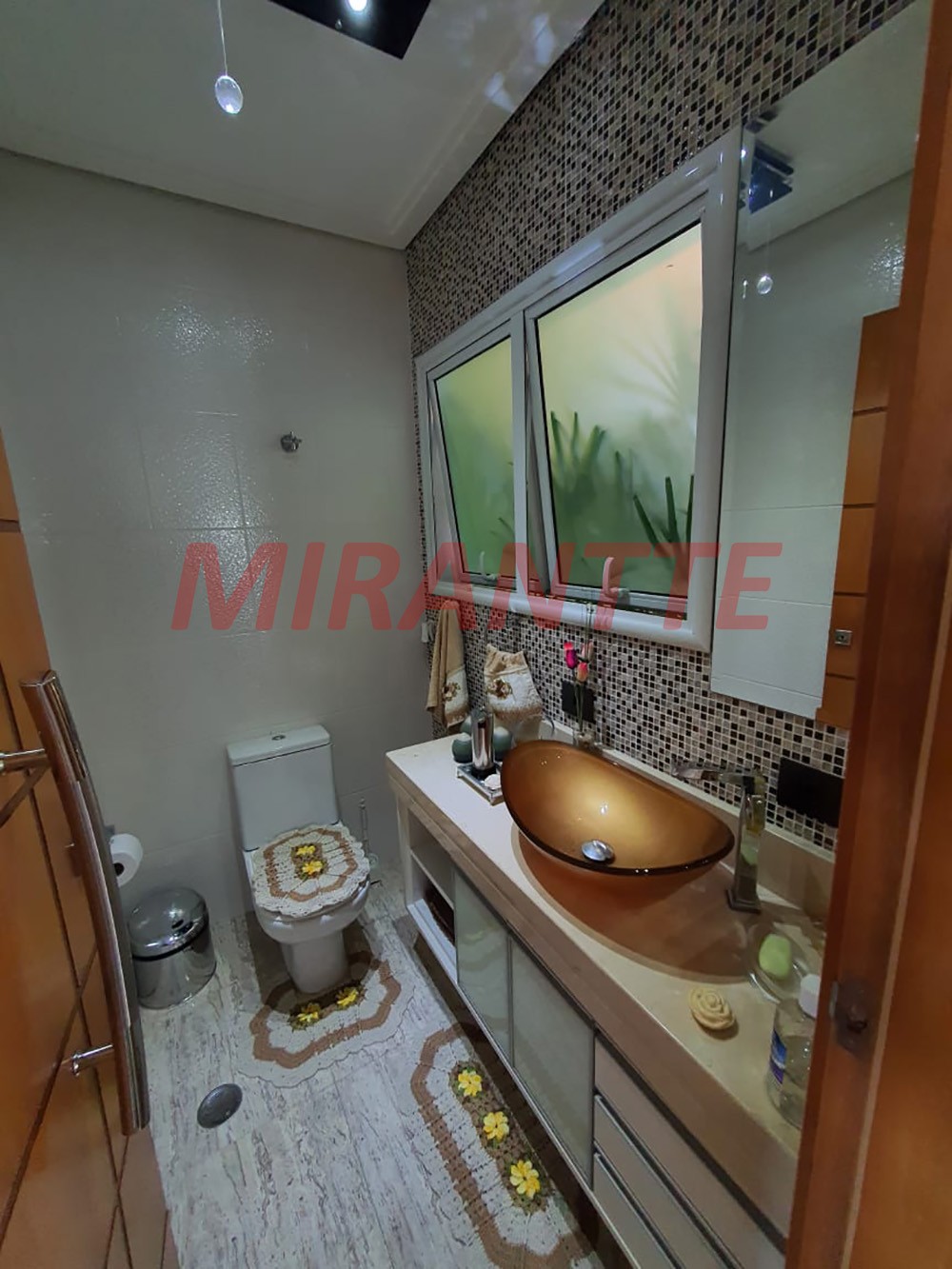 Sobrado de 600m² com 4 quartos em Horto Florestal