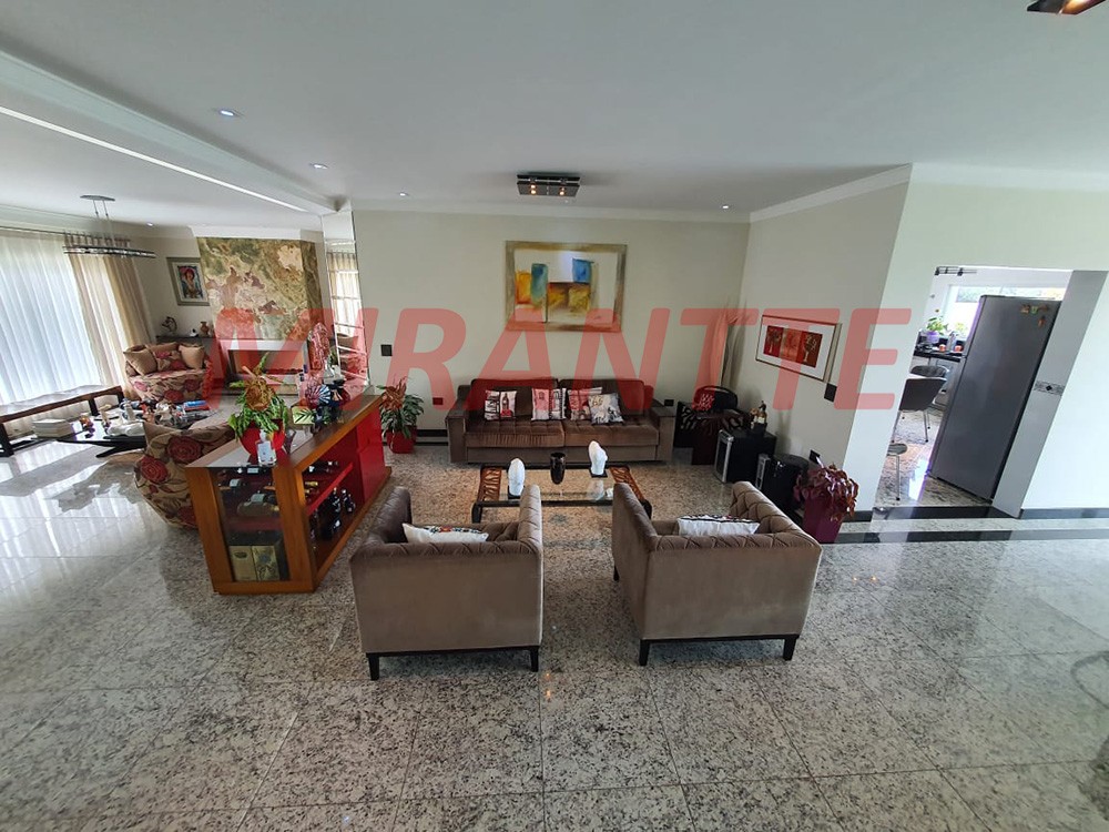 Sobrado de 600m² com 4 quartos em Horto Florestal