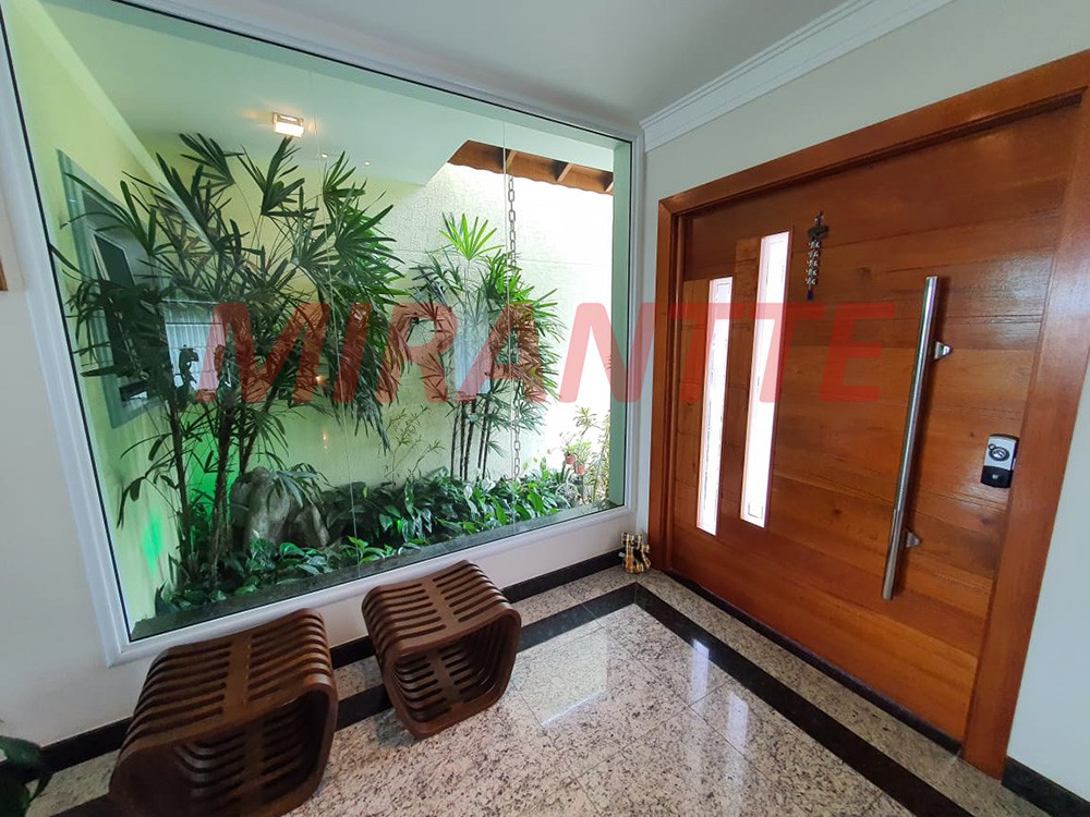 Sobrado de 600m² com 4 quartos em Horto Florestal