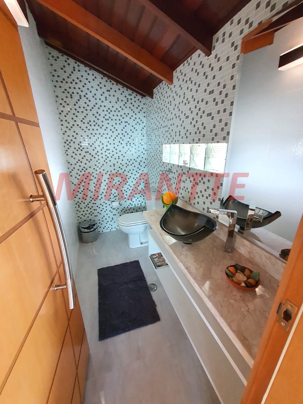 Sobrado de 600m² com 4 quartos em Horto Florestal