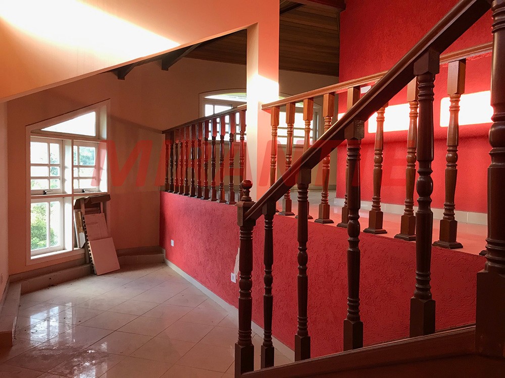 Sobrado de 500m² com 5 quartos em Serra da Cantareira