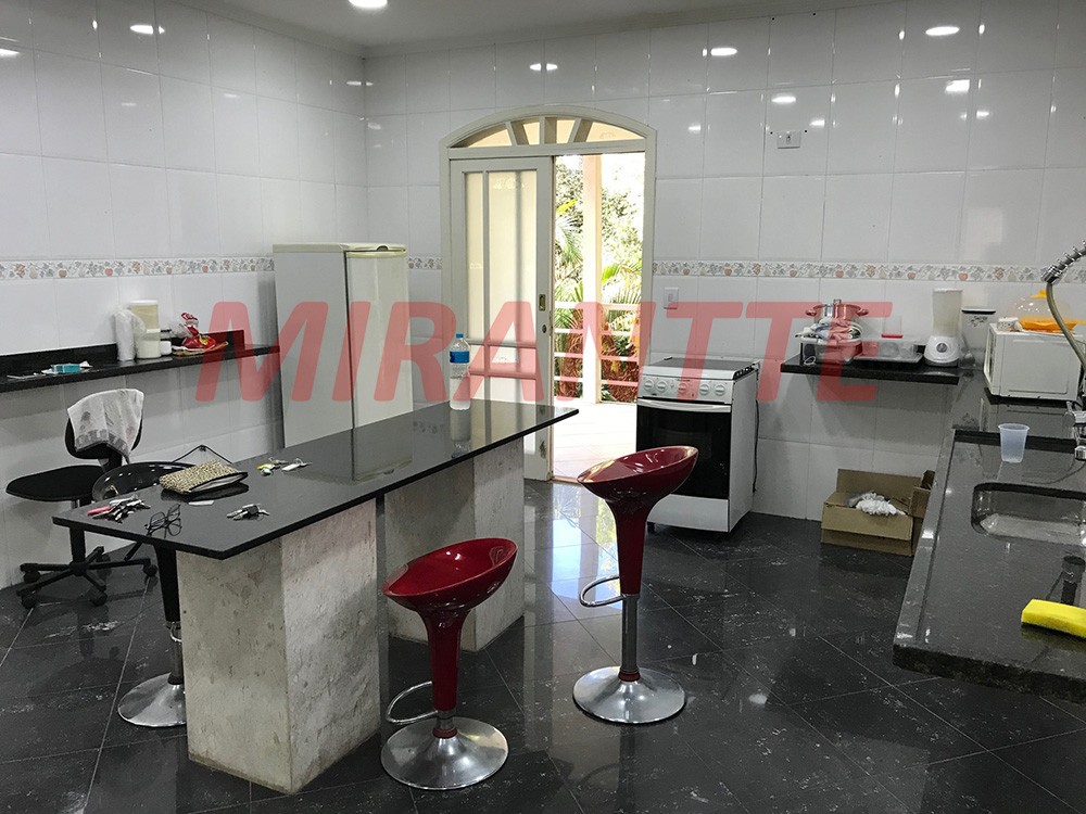Sobrado de 500m² com 5 quartos em Serra da Cantareira