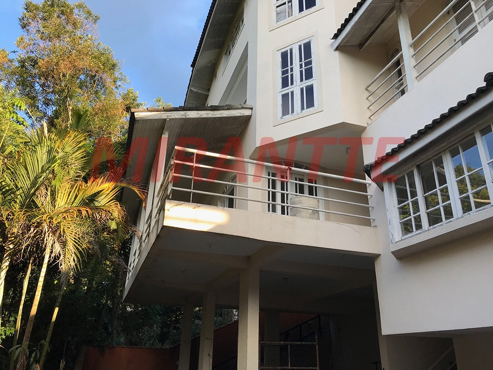 Sobrado de 500m² com 5 quartos em Serra da Cantareira