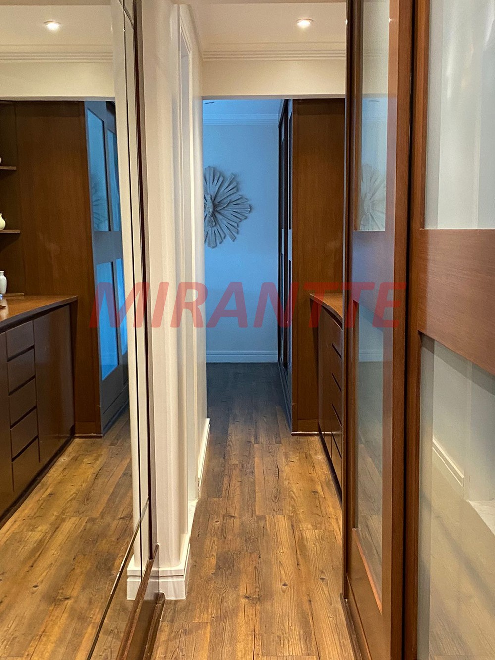 Apartamento de 2.1m² com 4 quartos em Água Fria