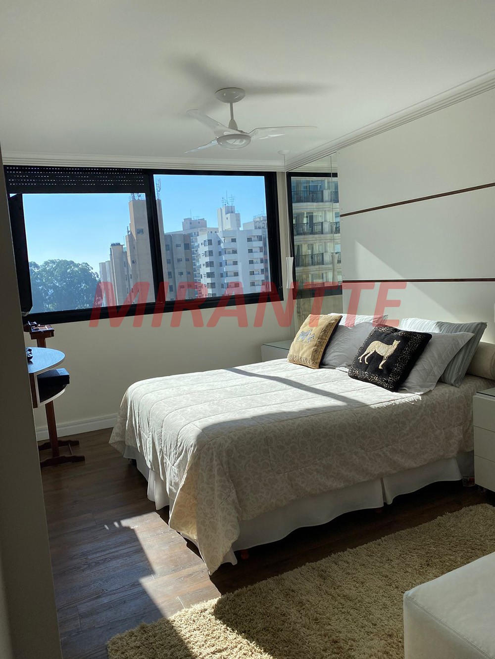 Apartamento de 2.1m² com 4 quartos em Água Fria