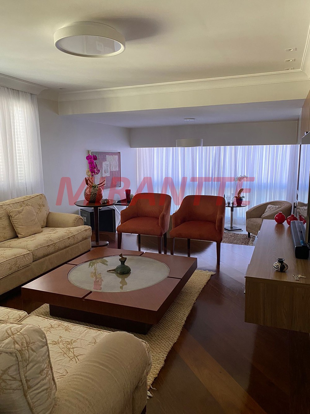 Apartamento de 2.1m² com 4 quartos em Água Fria