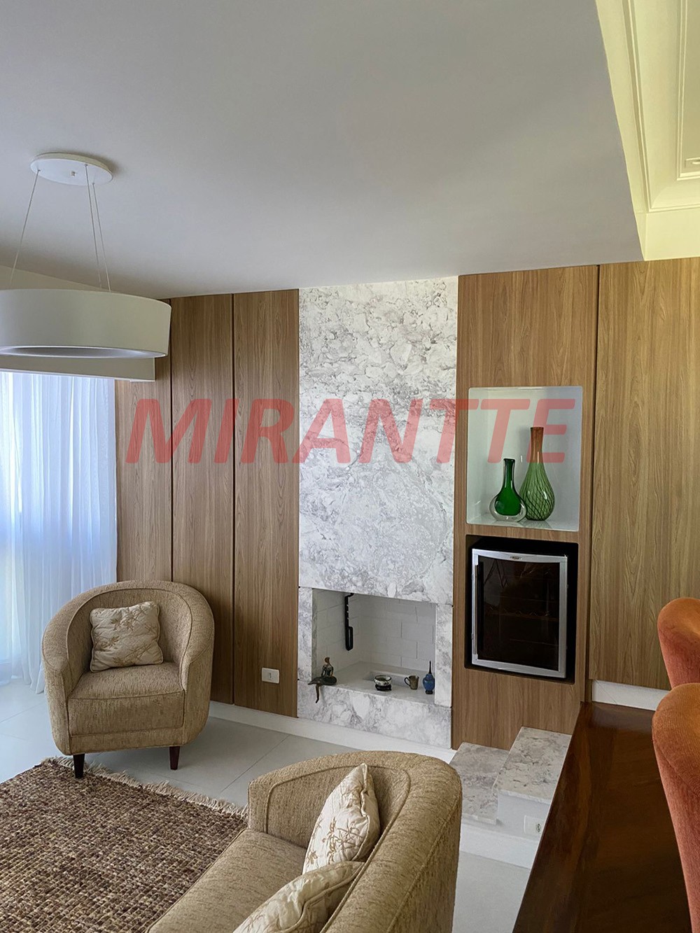 Apartamento de 2.1m² com 4 quartos em Água Fria