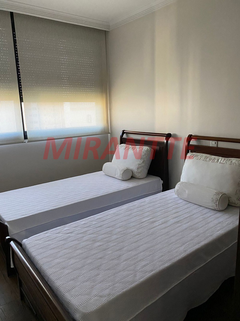 Apartamento de 2.1m² com 4 quartos em Água Fria