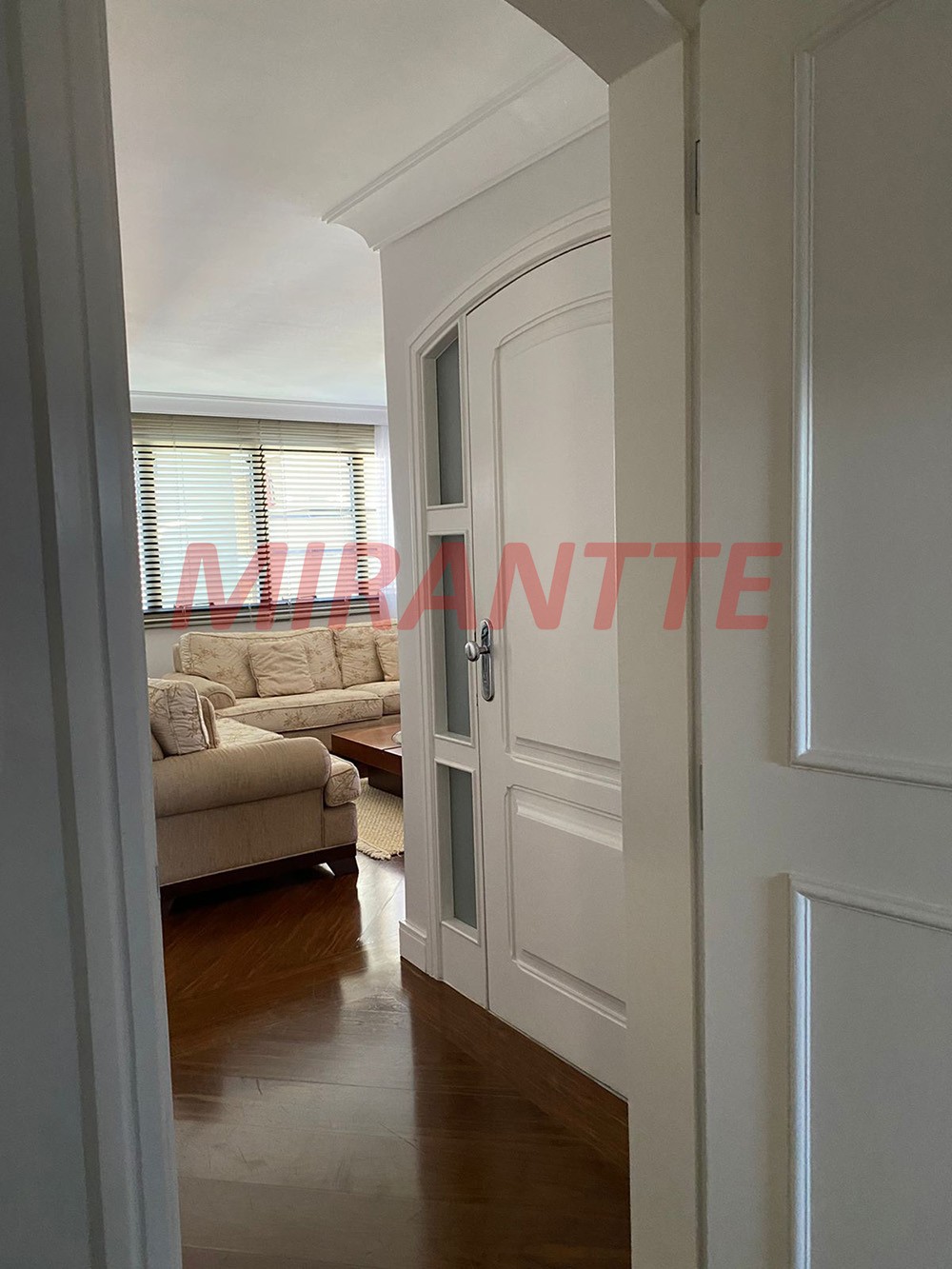 Apartamento de 2.1m² com 4 quartos em Água Fria