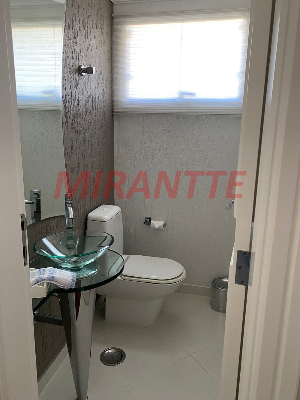 Apartamento de 2.1m² com 4 quartos em Água Fria