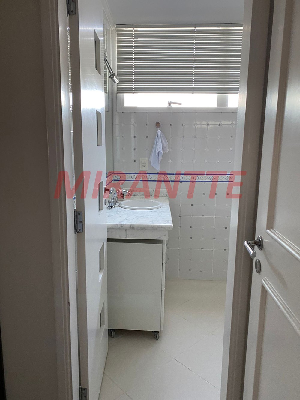 Apartamento de 2.1m² com 4 quartos em Água Fria