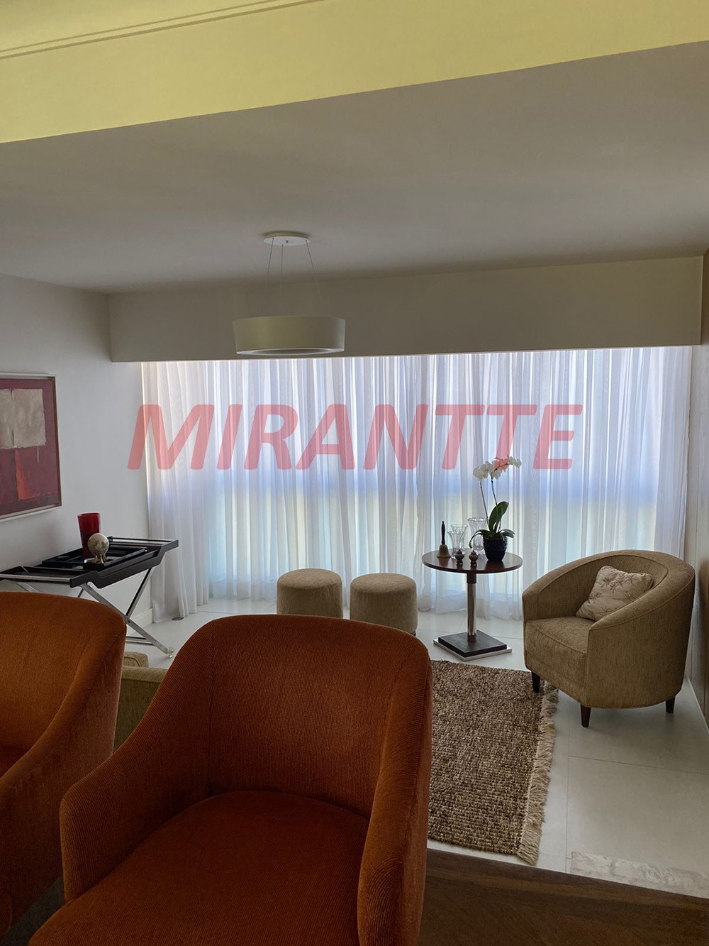 Apartamento de 2.1m² com 4 quartos em Água Fria
