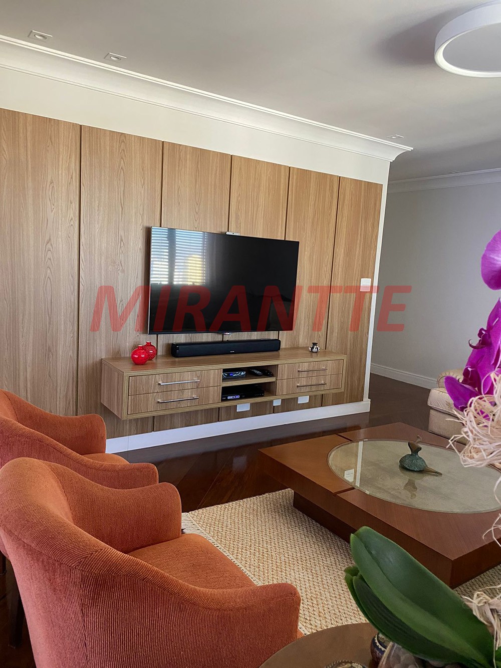 Apartamento de 2.1m² com 4 quartos em Água Fria