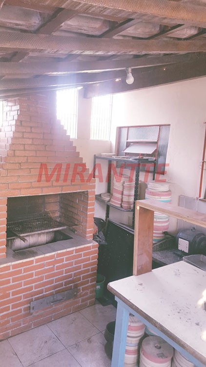 Sobrado de 210m² com 3 quartos em Vila Mazzei