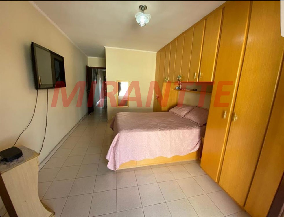 Sobrado de 210m² com 3 quartos em Vila Mazzei