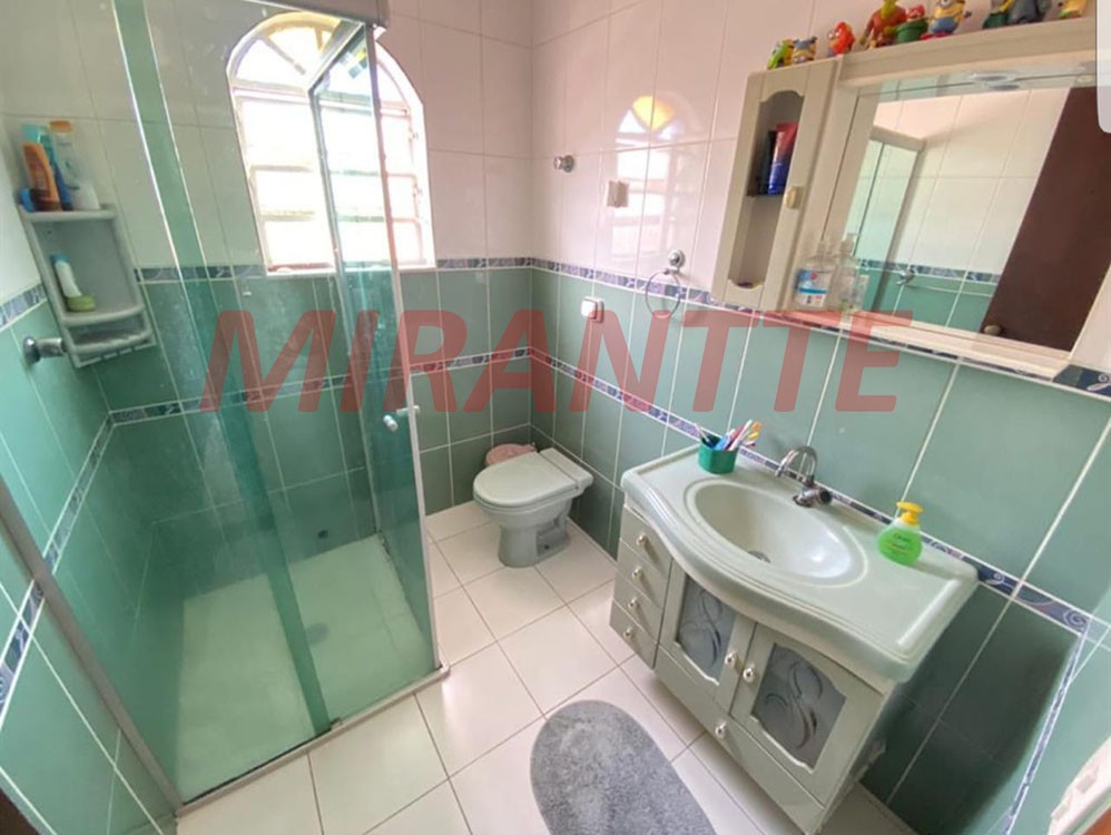 Sobrado de 210m² com 3 quartos em Vila Mazzei