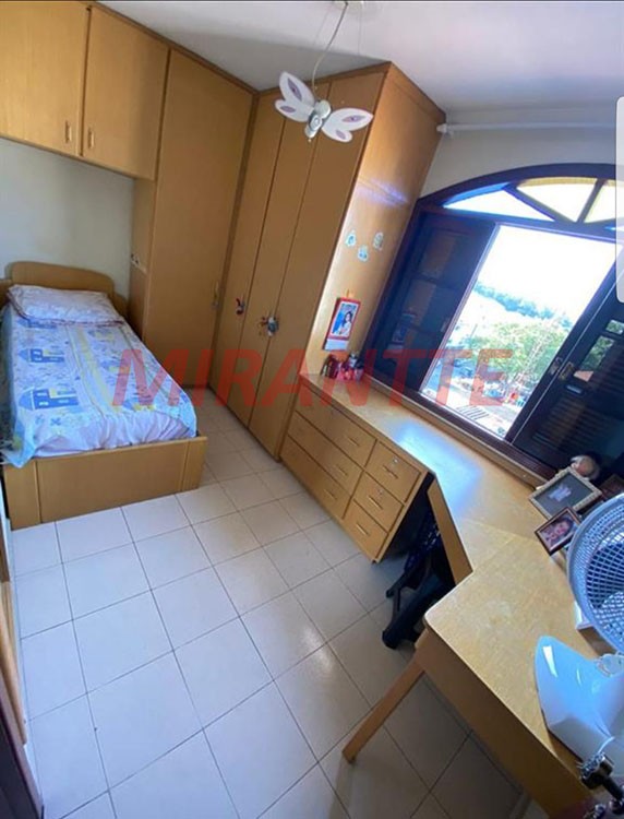 Sobrado de 210m² com 3 quartos em Vila Mazzei