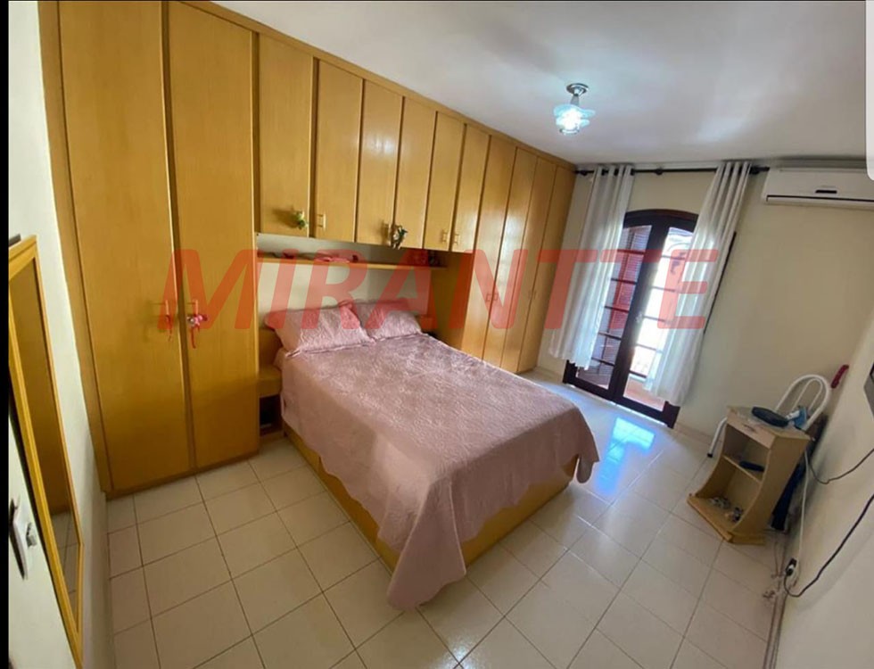 Sobrado de 210m² com 3 quartos em Vila Mazzei