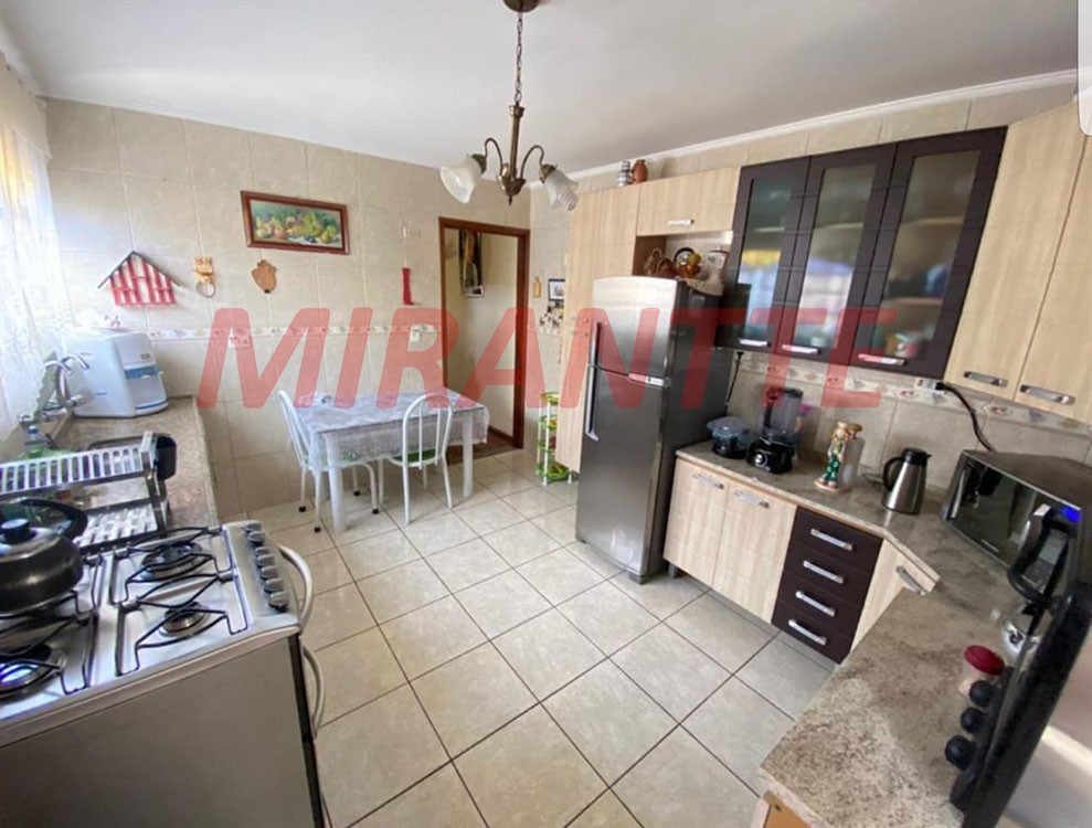 Sobrado de 210m² com 3 quartos em Vila Mazzei