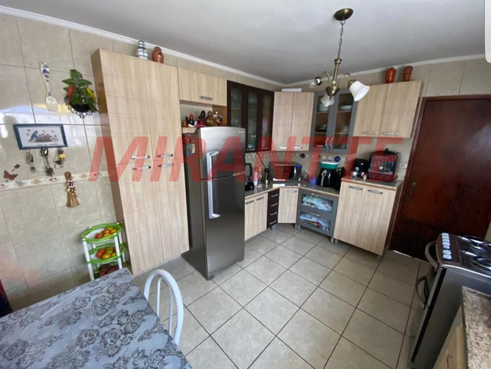 Sobrado de 210m² com 3 quartos em Vila Mazzei