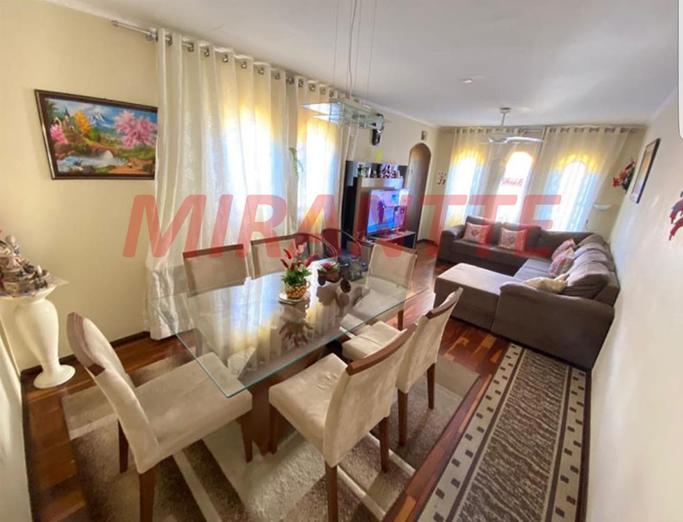 Sobrado de 210m² com 3 quartos em Vila Mazzei