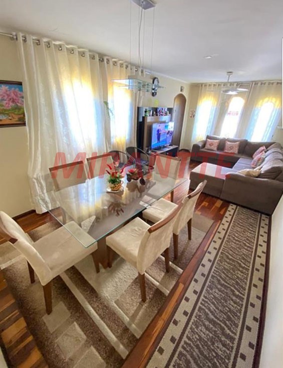 Sobrado de 210m² com 3 quartos em Vila Mazzei