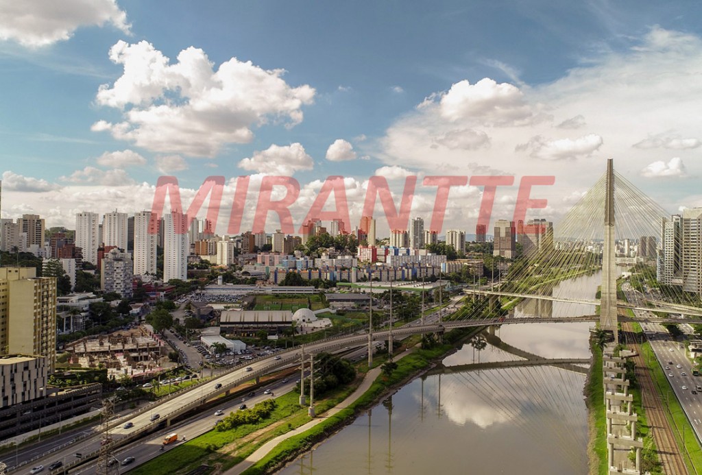 Apartamento de 252m² com 4 quartos em Morumbi
