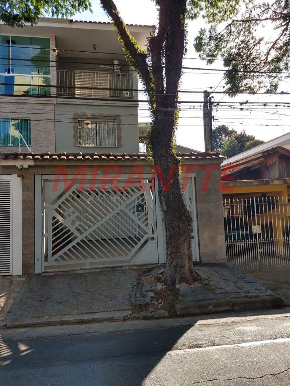 Sobrado de 211m² com 3 quartos em Vila Mazzei