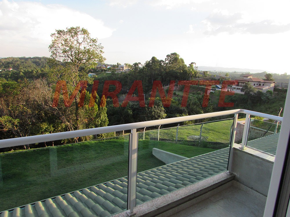 Sobrado de 600m² com 4 quartos em Campo Limpo