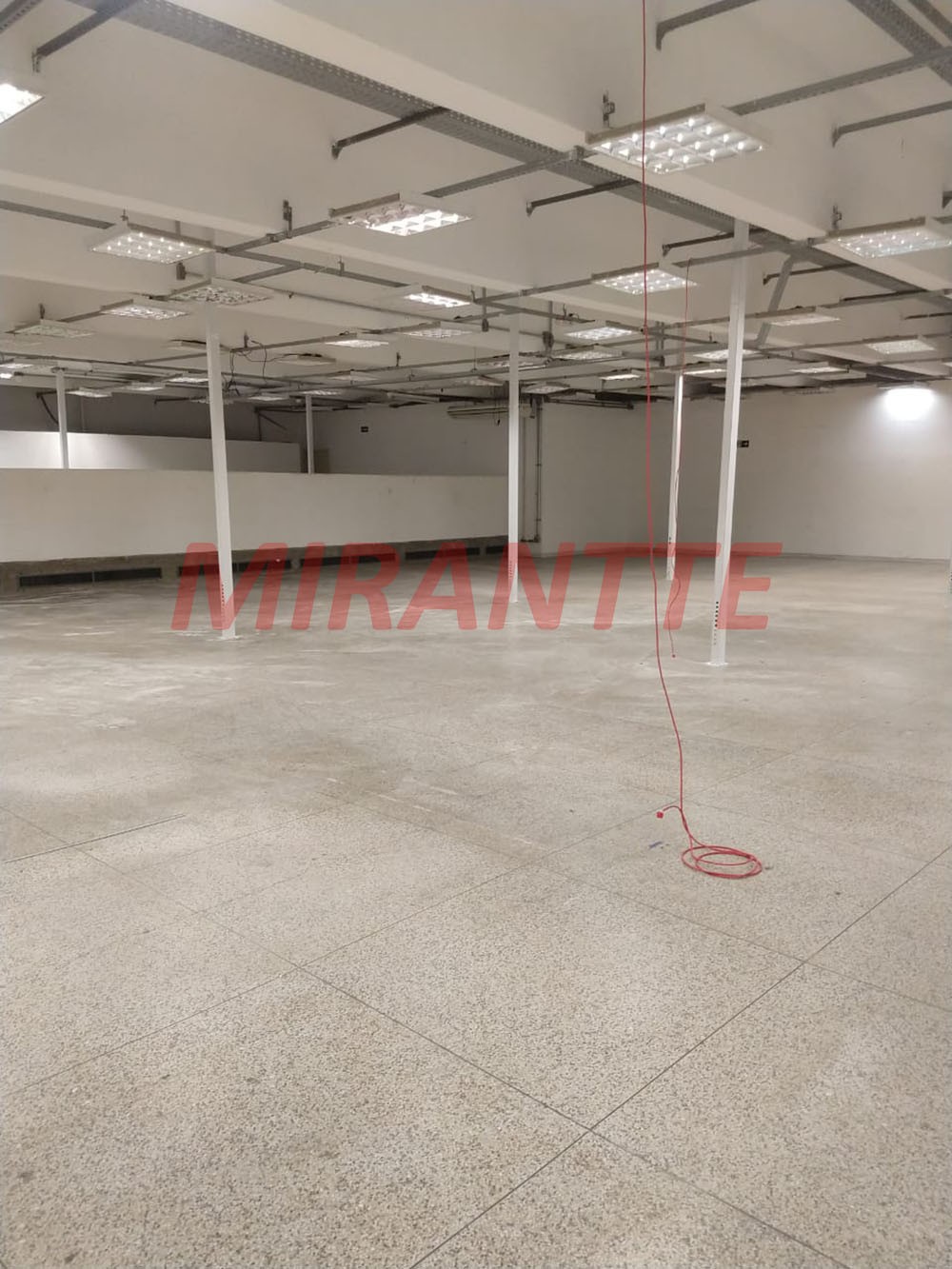 Comercial de 2600m² em Vila das Palmeiras