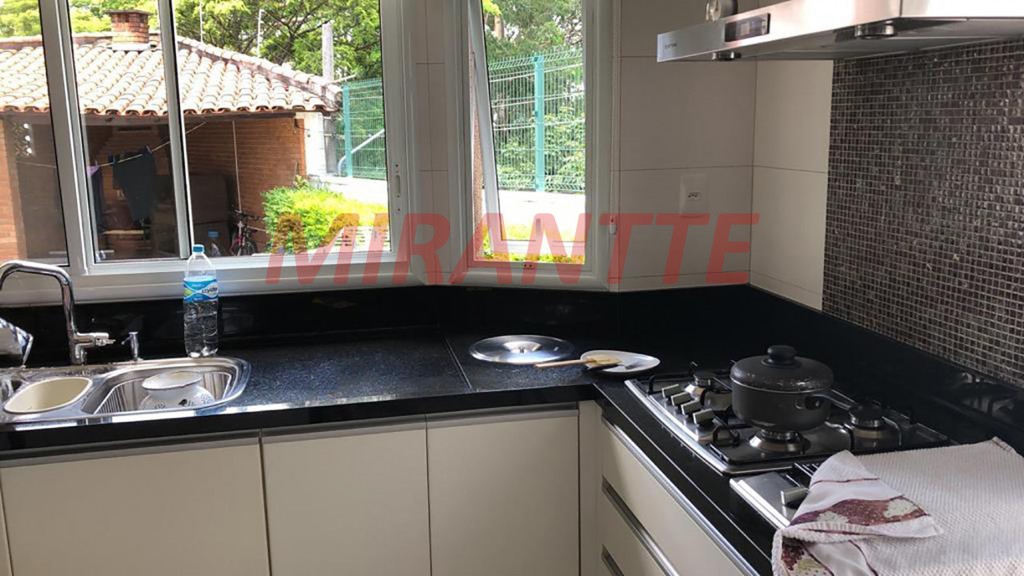 Sobrado de 275m² com 3 quartos em Barro Branco