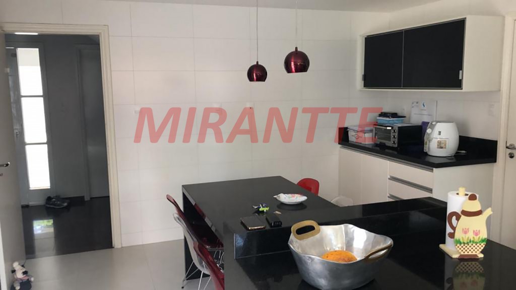 Sobrado de 275m² com 3 quartos em Barro Branco