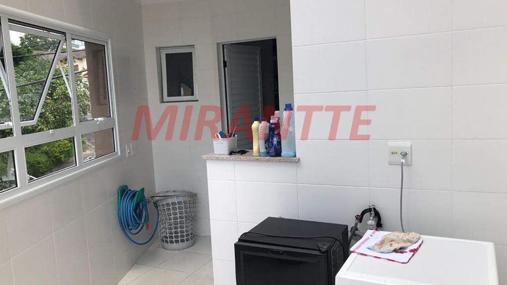 Sobrado de 275m² com 3 quartos em Barro Branco