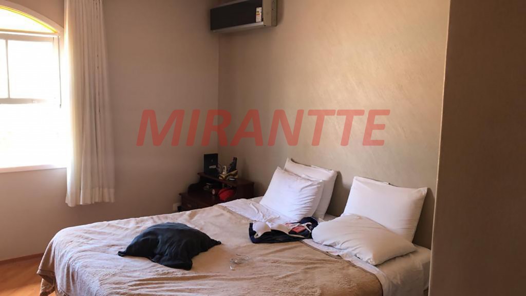 Sobrado de 275m² com 3 quartos em Barro Branco