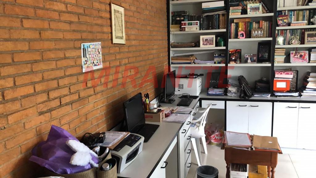 Sobrado de 275m² com 3 quartos em Barro Branco