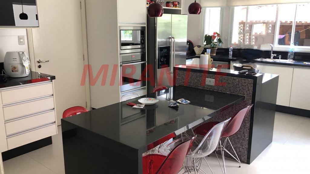 Sobrado de 275m² com 3 quartos em Barro Branco