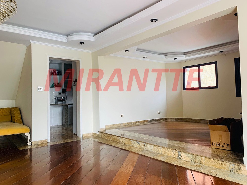Cobertura de 290m² com 3 quartos em Água Fria