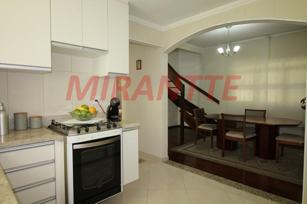 Sobrado de 261m² com 4 quartos em Vila Rio de Janeiro