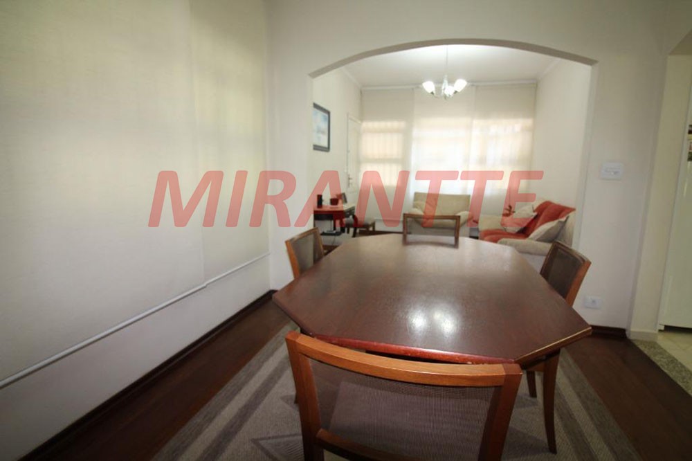Sobrado de 261m² com 4 quartos em Vila Rio de Janeiro