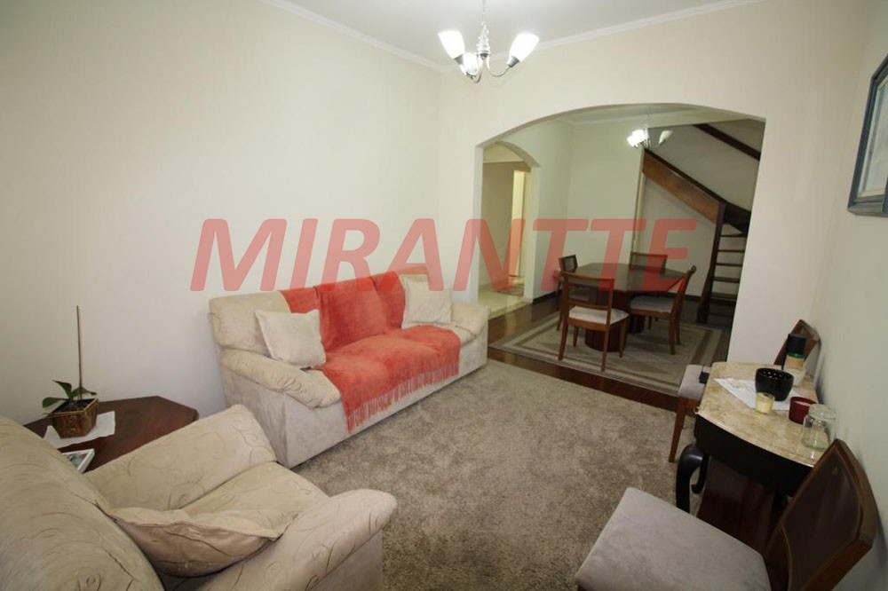 Sobrado de 261m² com 4 quartos em Vila Rio de Janeiro