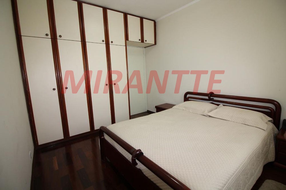Sobrado de 261m² com 4 quartos em Vila Rio de Janeiro
