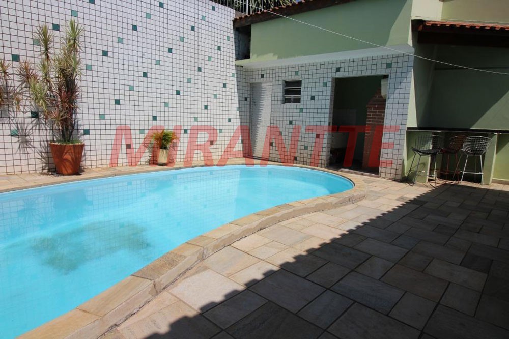 Sobrado de 261m² com 4 quartos em Vila Rio de Janeiro