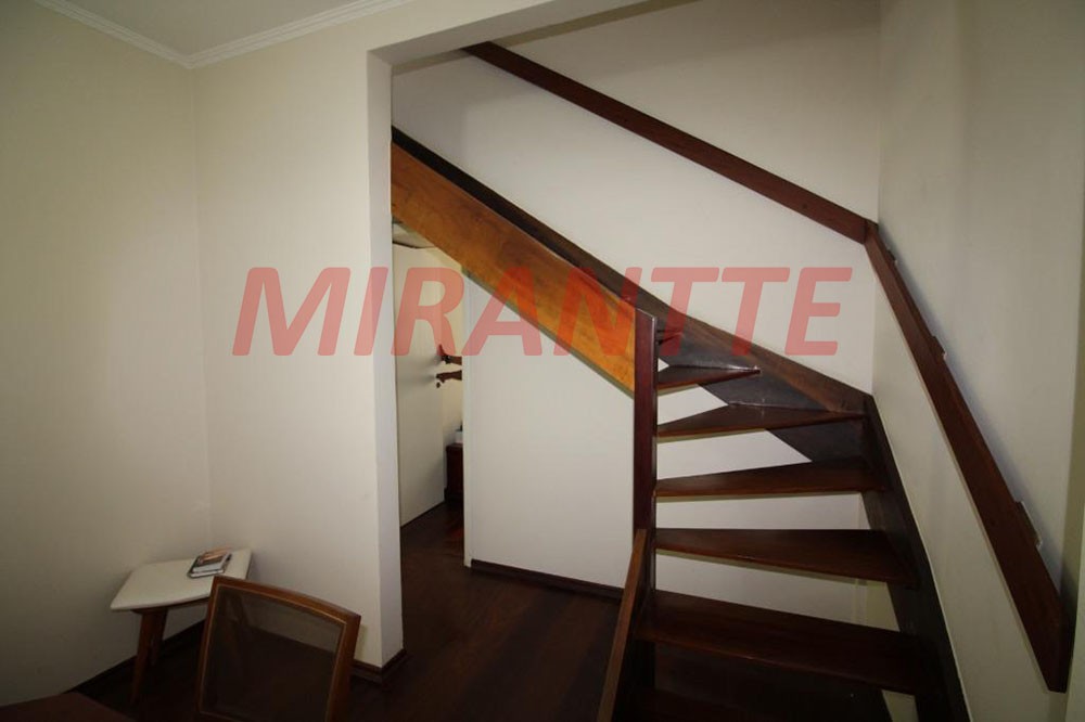 Sobrado de 261m² com 4 quartos em Vila Rio de Janeiro