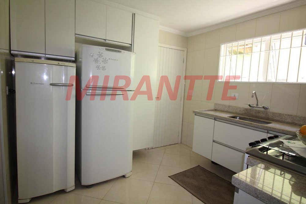 Sobrado de 261m² com 4 quartos em Vila Rio de Janeiro
