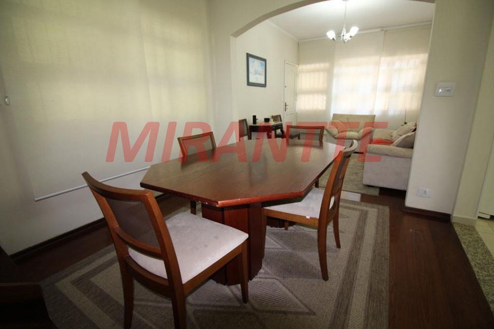 Sobrado de 261m² com 4 quartos em Vila Rio de Janeiro